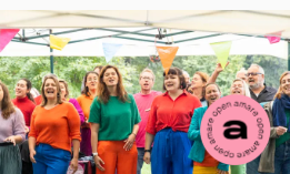 Bekend dirigent Martin van der Brugge leidt eerste Haagse Sing Along op zondag 20 september om 13.00 uur in Open Amare – Den Haag